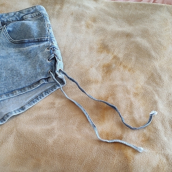 XL AKIRA LACE UP DAISY DUKE DENIM Micro SHORTS - Picture 4 of 9